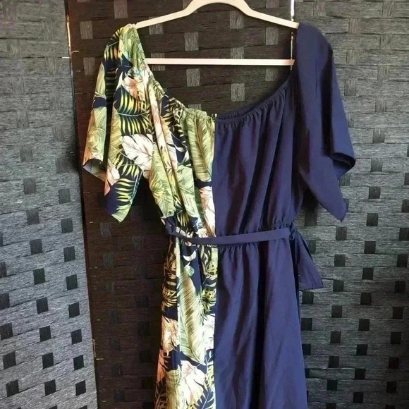 SHEIN Plus Tropical Off The Shoulder Belted Dress - Picture 7 of 7